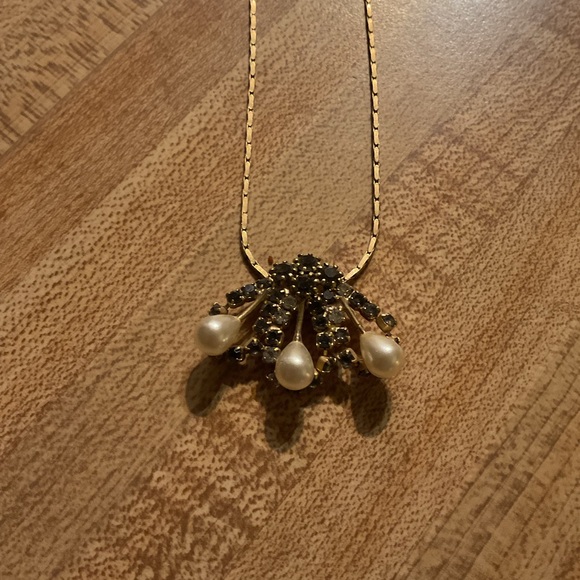 Vintage Necklace with rhinestones, black stones and pearls. - Picture 4 of 5